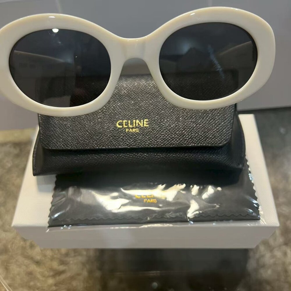 Celine Triomphe CL40194U Sunglasses - Like New with Original Box & Dust Bag